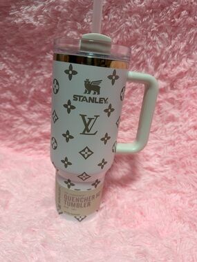 Stanley White Quencher Tumbler with Handle